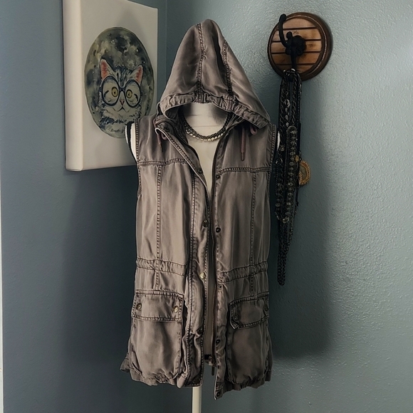 Max Jean's Gray Utility Vest - Picture 5 of 6